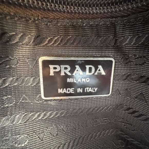 Vintage Prada Nylon tote in Moss Green - Picture 7 of 8